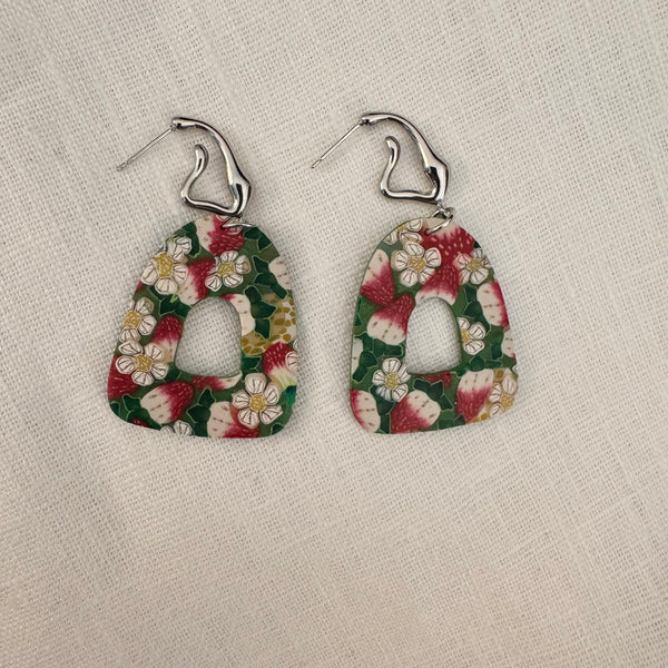 Strawberries and Daisies